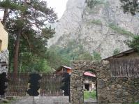 Альплагерь Цей. При входе нас встречает гора-красавец Монах